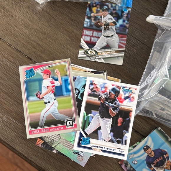 Assorted Baseball Trading Cards - Picture 2 of 16